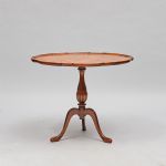 1018 8356 PEDESTAL TABLE